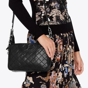 EUC TORY BURCH DISTRESSED QUILTED FLEMING CAMERA BAG BLACK